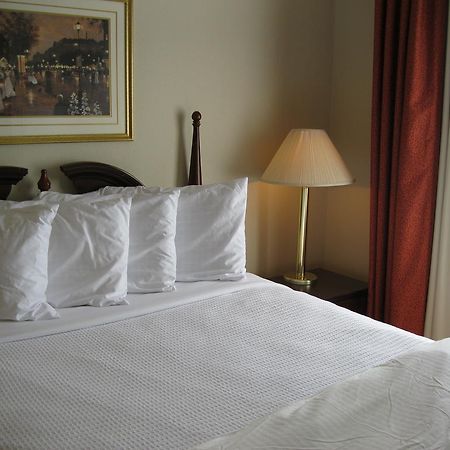 Chisholm Suite Hotel Duncan Pokoj fotografie